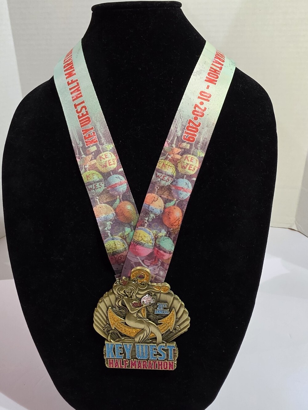 2019 Key West Half Marathon Finisher Medal Mermaid Anchor Seashell Ribbon READ